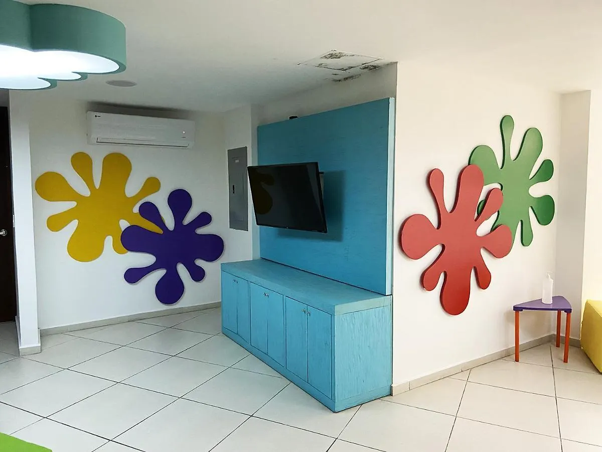 Studio W/Rooftop Pool Only 2 Mins From The Beach Playa del Carmen Apartment