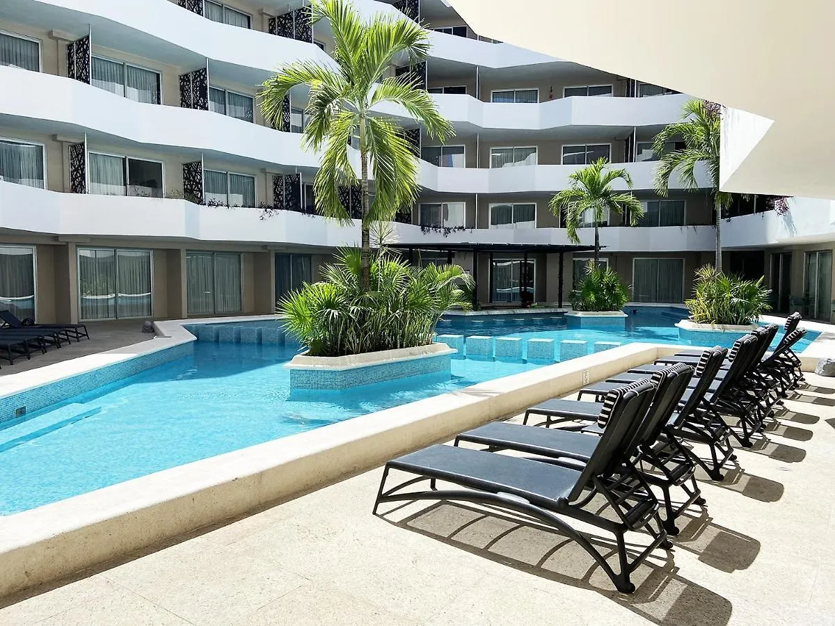 Apartment Studio W/Rooftop Pool Only 2 Mins From The Beach Playa del Carmen