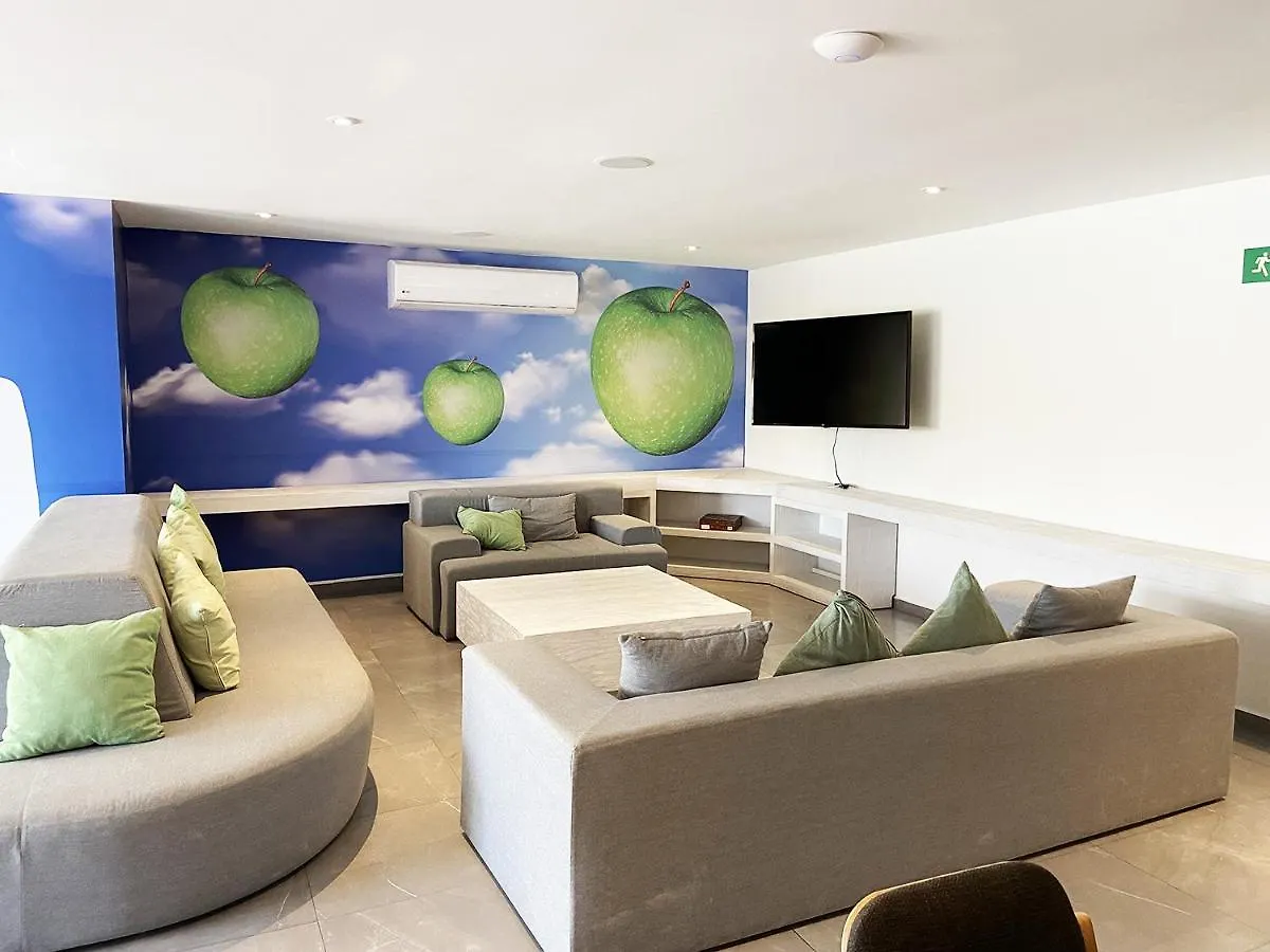 Studio W/Rooftop Pool Only 2 Mins From The Beach Playa del Carmen