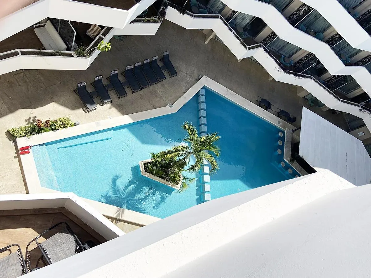 Studio W/Rooftop Pool Only 2 Mins From The Beach Playa del Carmen