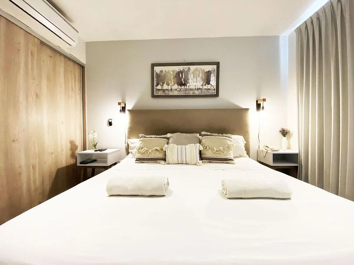 Studio W/Rooftop Pool Only 2 Mins From The Beach contacts